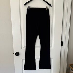 ALO Yoga Airbrush High-Waist Bootcut Legging - Black